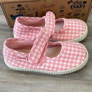 Cienta pink and white checkered shoes